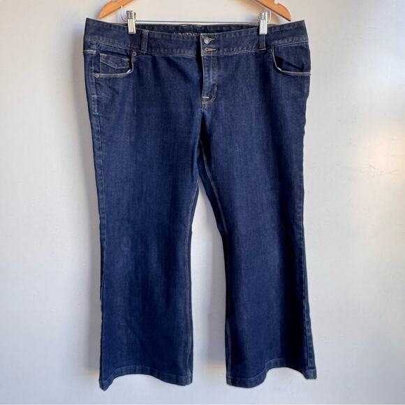 Lands' End Blue Bootcut Leg Jeans Classic Fit 5 Pocket Dark Wash midrise petite - Picture 1 of 11